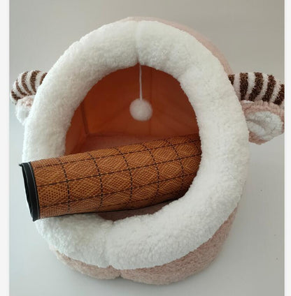 Winter kennel with pendulum for cats